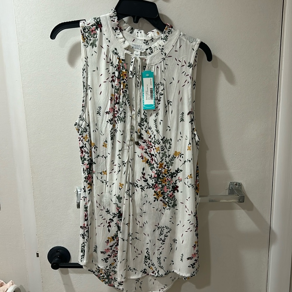 NWT Market and Spruce flower Sleeveless top